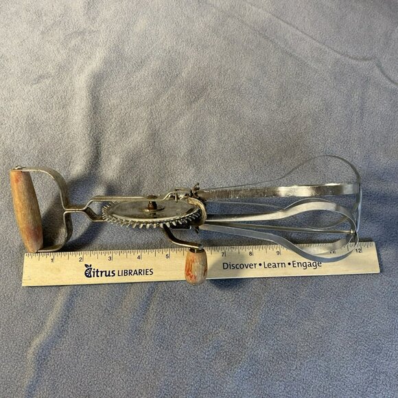 Vintage # 100 Favorite Mille Lacs Lake Spinner Manual Egg Beater Mixer Stainless - Picture 7 of 7